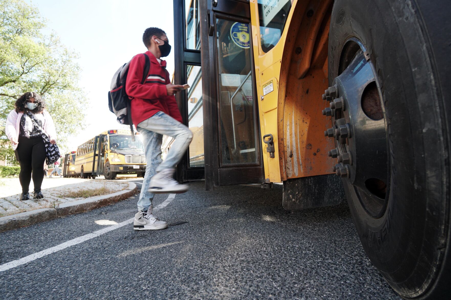 students get on bus